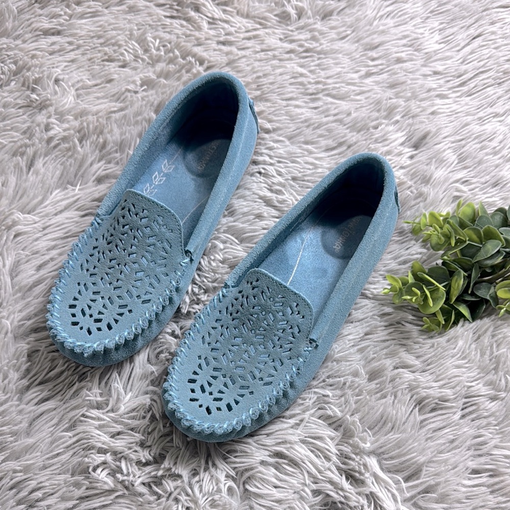 Minnetonka Blue kilty perforated Moccasins size 6.5